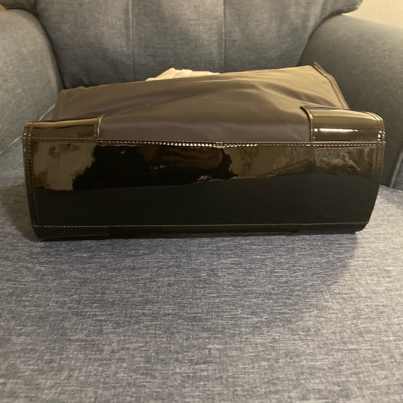 NWT Tory Burch Ella Black Patent Logo Tote with Signature Double T Logo - Picture 8 of 17